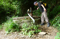 途中で古井戸を発見。