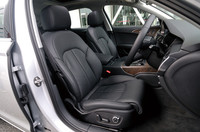 テスト車にはオプションのミラノレザーのコンフォートシートが装備されていた。コンフォートシート用のカラーはブラック（写真）のほか、ヌガーブラウン、チタニウムグレー、ベルベットベージュの4色から選べる。