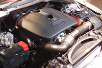 ガソリン仕様の2リッター直4直噴ターボエンジン。
    