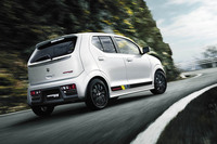 「アルト ワークス」のリアビュー。