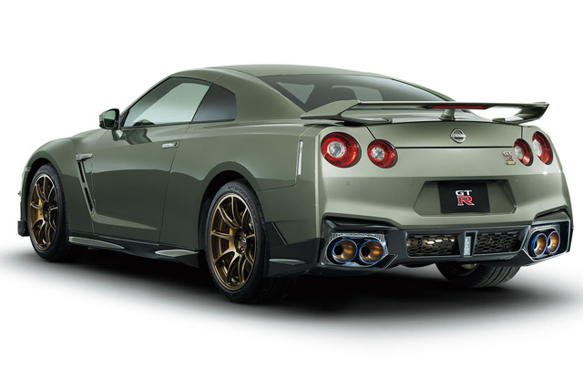 日産(NISMO)GT-R 2台 日産 GT-R 2024年モデル先行公開、特別仕様車もお披露目…東京