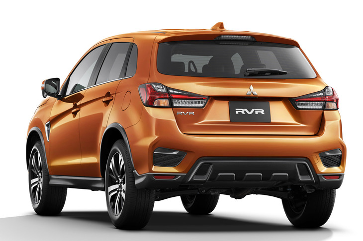 リアセクションでは、テールランプやバンパーのデザインを変更。INVECS-Ⅲ（CVT）に、新たに常時スポーツモードとなるMポジションを設定している。