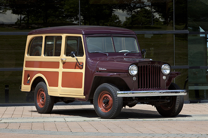 1946年にジープの多目的車両として登場した「ステーションワゴン」。当初は後輪駆動車のみのラインナップだったが、1949年に四輪駆動車が追加設定された。写真は1949年モデル。