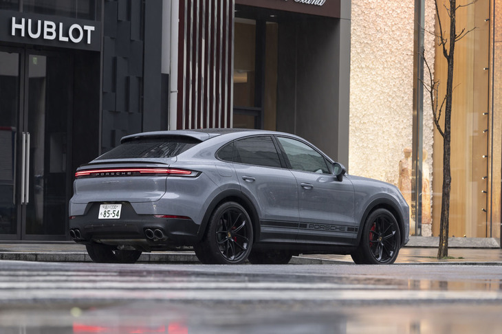 今回の試乗車は2019年に追加設定された「カイエン クーペ」の「S」グレード。車両本体価格は1644万円で、オプションも含めた総額は2270万3000円にも達する。