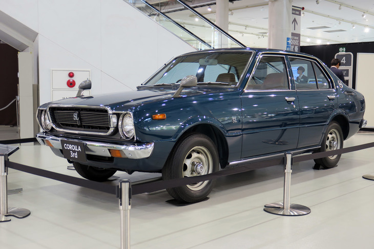 1974年式の3代目「トヨタ・カローラ」（TE30型）。