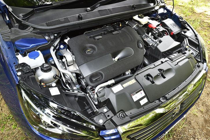 「308 GT BlueHDi」に搭載される2リッターディーゼルユニット（180ps、400Nm）。JC08モード燃費は20.1km/リッター。