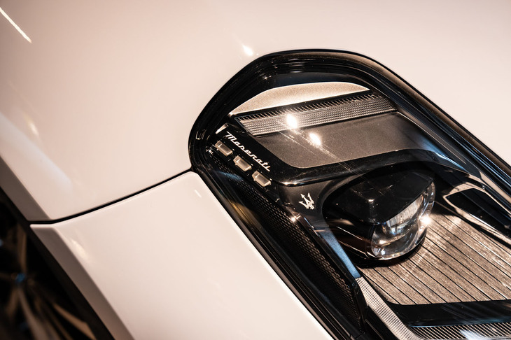 マセラティ・グランカブリオ トロフェオ（ヘッドランプ）