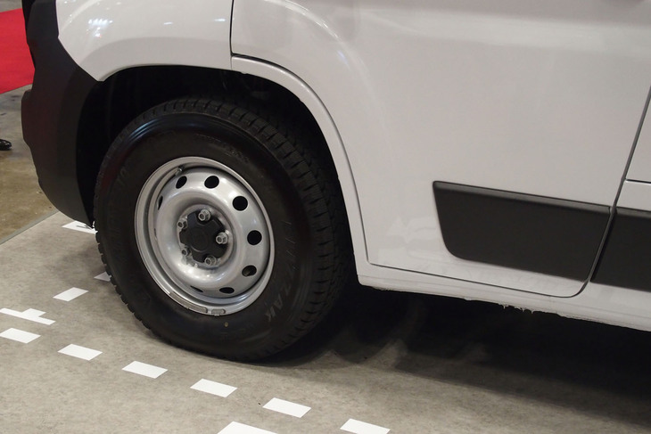 フィアット プロフェッショナル・デュカト（フロントタイヤ＆ホイール）