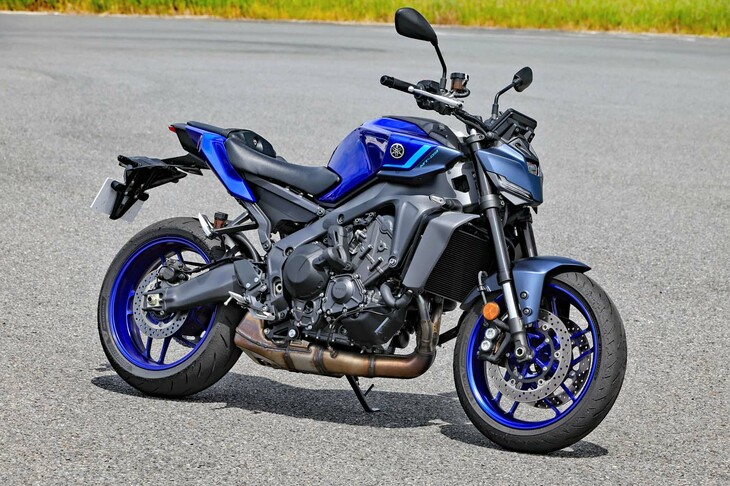 「MT-09 Y-AMT」のベースとなるのは、2024年4月に発売された「MT-09」のマイナーチェンジモデル。デザインの変更に加え、ライディングポジションおよび車体剛性の見直し、電子制御の拡充……と、大幅な改良が施された。