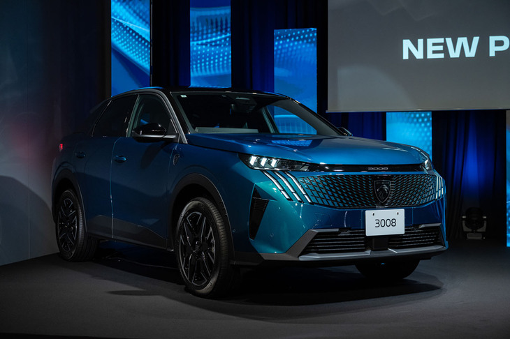 プジョー3008（フロントビュー）