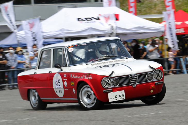 ACJクラス5位となった「アルファ・ロメオ・ジュリア スーパー」。デュアルヘッドの内側をメッシュにして、レース用ホモロゲーションモデルの「ジュリアTIスーパー」風にモディファイ。