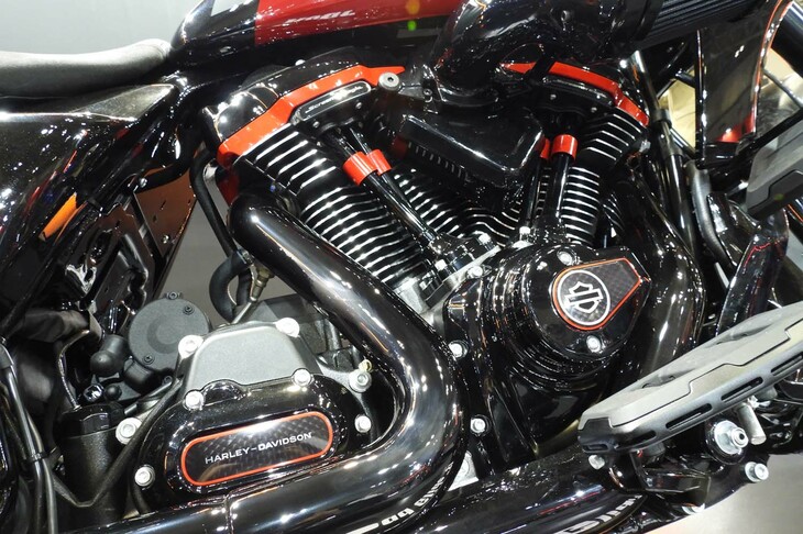 ハーレーダビッドソンCVOロードグライドST