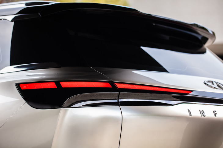 インフィニティQX60モノグラフ（リアコンビランプ）