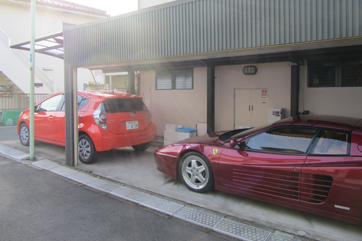 「アクア」納車時、フェラーリは「512TR」だった。ただすでに「458イタリア」に憧れていたためアクアの希望ナンバーは「458」。