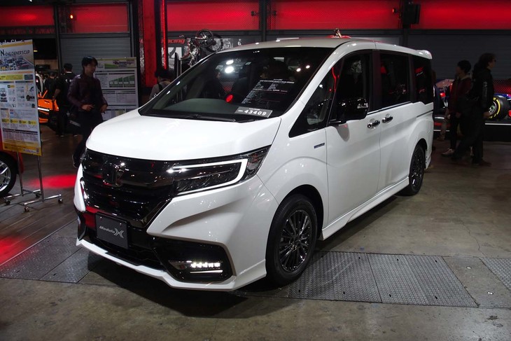 「ステップワゴン スパーダ」がベースの「ステップワゴン モデューロX」。