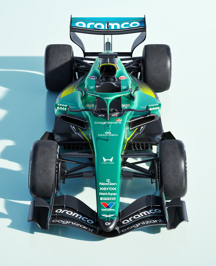 アストンマーティンのF1マシン「AMR26」のコックピット前方、ドライバーを保護するためのT字型バー「Halo（ヘイロー）」上に、「BREITLING」のロゴが添えられている。