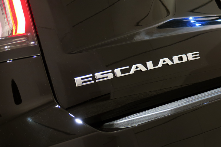 キャデラック・エスカレード スポーツ（リアバッジ）