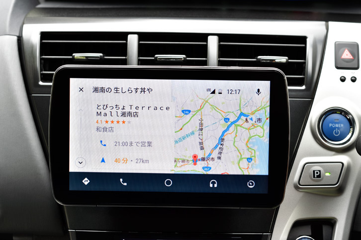 Android Autoに市販ナビで初めて対応。試しに「湘南で生しらす丼を食べたい」と音声検索した結果がこれ。ここから電話をかけるのも簡単。