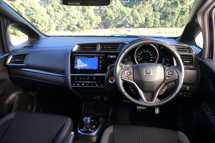 ホンダ・フィット ハイブリッド・S Honda SENSING（インストゥルメントパネルまわり）