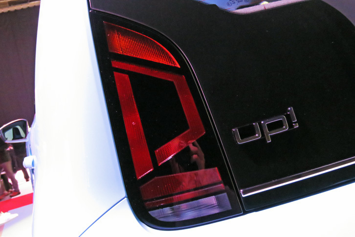 リアまわりでは、リアコンビランプのデザインが新しくなった。