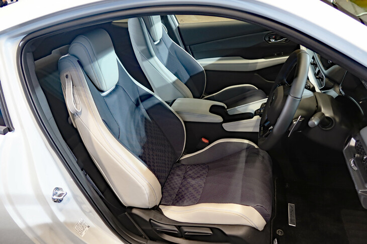 清水「いや、もうそういうワケわからんハイテクはいいから、このシートにベンチレーションとマッサージ機能を付けてよ！」