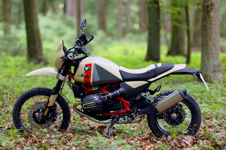 往年の「R80G/S」をモチーフにしたデザインが目を引く「R12 G/S」。今日のR12シリーズのコンポーネントを用いた、クラシックアドベンチャーだ。