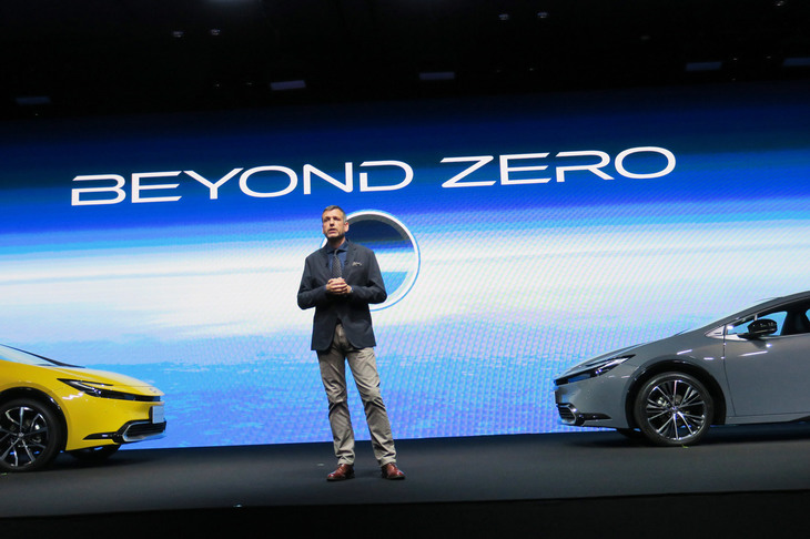 ゼロエミッションの実現には多くの人の協力が必要であり、そのためにも手ごろなエコカーであるハイブリッド車は有用であるとハンフリーズ氏は説明した。トヨタは今後も、電気自動車、ハイブリッド車、プラグインハイブリッド車、燃料電池車、水素エンジン車と、幅広い次世代環境車の開発と普及を通し、環境負荷低減に取り組んでいく予定だ。