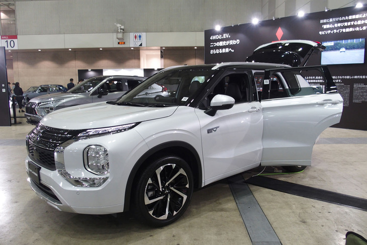 三菱アウトランダーPHEV／三菱自動車