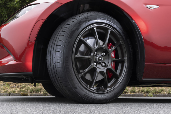 「エクスタHS52」が発売されたのは2022年6月のこと。『Auto Bild』をはじめとした欧州の自動車誌で高評価を獲得した「HS51」の後継であり、HS52もまた『Auto Bild』や『ADAC』から高い評価を得ている。