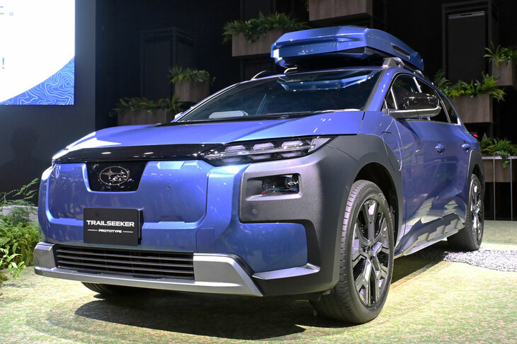 こちらは新型BEVの「トレイルシーカー」。　
	清水「スバルのBEVなんて、誰が欲しがるの？」　
	ほった「ワタシゃ普通にアリだと思いますけど」