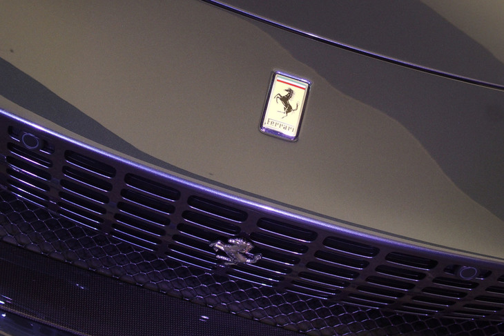 フェラーリ・ローマ（エンブレム）