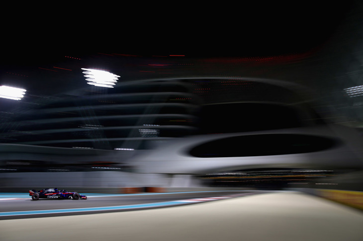 トロロッソは、ブレンドン・ハートレー（写真）が予選16位から12位完走。ピエール・ガスリーは17番グリッドから入賞圏内の10位を走行していたが、48周目にマシンから白煙が上がりコース脇にストップし、リタイア。チームは33点を獲得し、コンストラクターズランキングでは下から2番目の9位でシーズンを終えることとなった。トロロッソとホンダのパートナーシップ初年度は、しかし中身の詰まった実り多き一年であったことは間違いない。ホンダは、過去3年のマクラーレン時代に露呈された信頼性を格段に向上させ、またスペック3まで進化させたパワーユニットのパフォーマンスにも手応えを感じていた。来季は強豪レッドブルにもパワーユニットを供給することになるホンダにとって、方向性を確かなものにする足固めの一年が終わった。（Photo＝Toro Rosso）