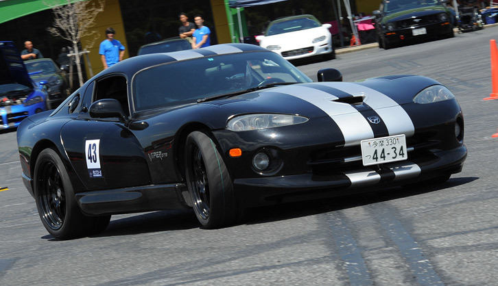 ここにきて「R888R」がようやくスリップ！ しかも滑り出しの穏やかな挙動のおかげで、記者のような未熟者でも落ち着いて姿勢を戻すことができた。これはR888Rならではの特性なのか？　競技用タイヤはみんなこういうものなのか？　うーん。気になる。（写真＝オートクロス事務局）