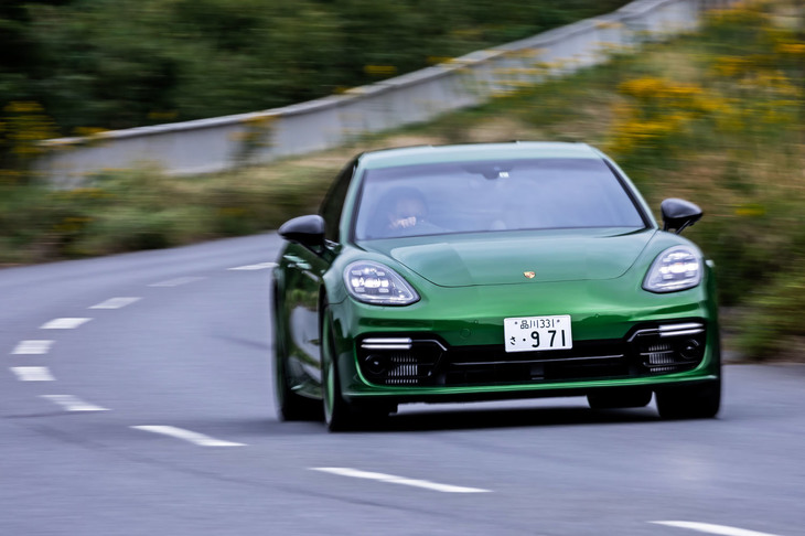 今回の試乗車は、最高出力440PSの「パナメーラ4S」と同550PSの「パナメーラ ターボ」の間に位置する、ステーションワゴンタイプの「パナメーラGTSスポーツツーリスモ」。