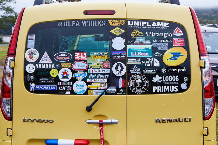 参加車両には思い思いのカスタマイズが施されている。個性あふれる「カングー」を見て回るだけでも楽しい。