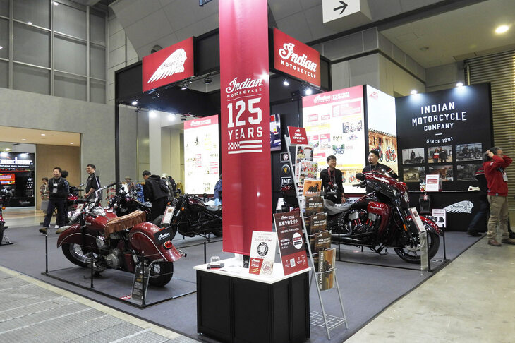 「東京モーターサイクルショー2026」より、インディアンモーターサイクルの展示ブースの様子。