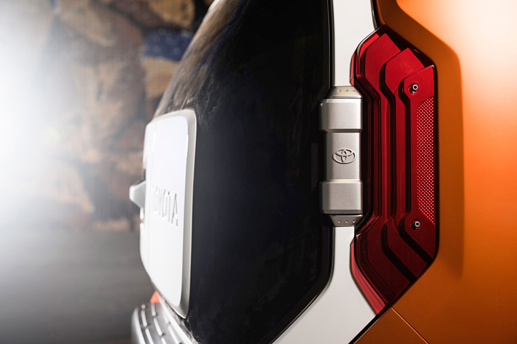 トヨタFT-4X（リアコンビランプ）