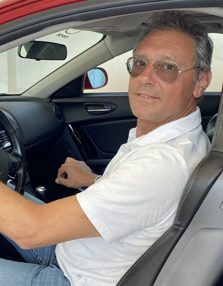 シエナの自動車販売店、スーペルアウトのマッシモ・ラッツェーリ社長。