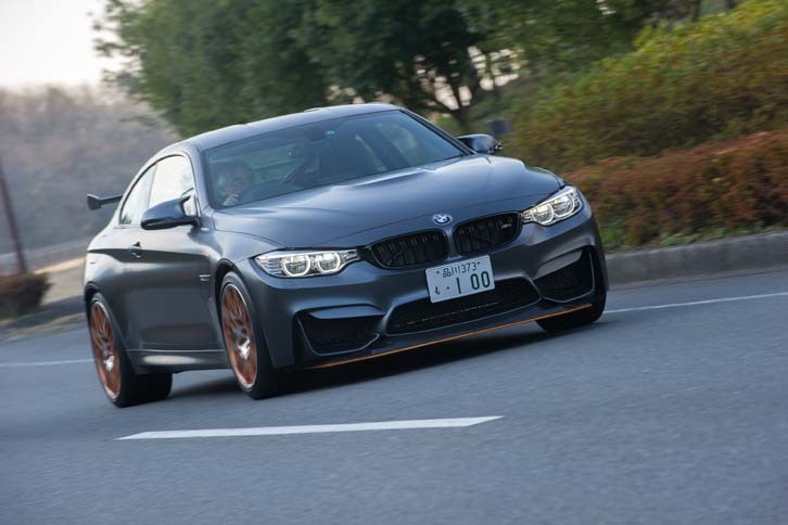 試乗車のボディーカラーは、つや消しのフローズングレーメタリック。48万3000円の有償色となる。