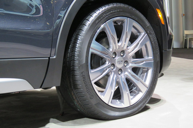 キャデラックXT4（タイヤ＆ホイール）