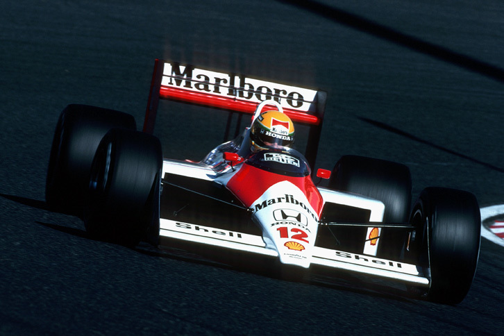 1988年にアイルトン・セナがドライブした「マクラーレンMP4/4」。この年のマクラーレンの強さは圧倒的で、16戦中15勝を挙げてコンストラクターズタイトルを獲得。セナもドライバーズタイトルに輝いた。