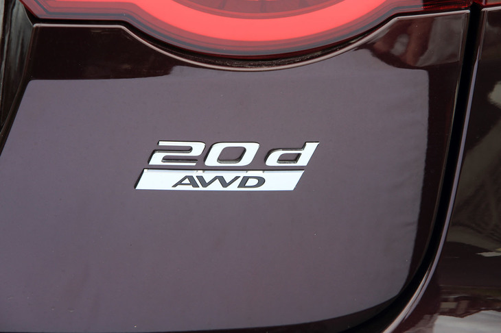 「XFスポーツブレイク」には、今回試乗した2リッターディーゼルと4WDの組み合わせのほか、同ディーゼルとFR、2リッターガソリンターボとFRの、全3種類のパワートレインが用意される。