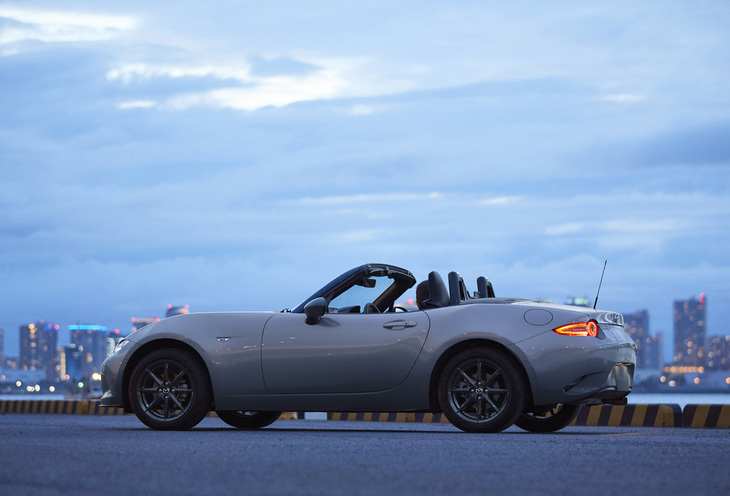 安全装備の充実を中心とするマイナーチェンジが施され、2024年1月に発売された最新版「NDロードスター」の「Sスペシャルパッケージ」。