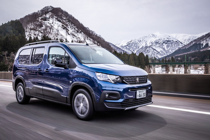 今回は、「プジョー・リフター」に追加設定された3列シート7人乗りのロングボディーバージョン「リフター ロングGT」に、「ベクター4シーズンズGEN-3」を装着し雪国を目指した。