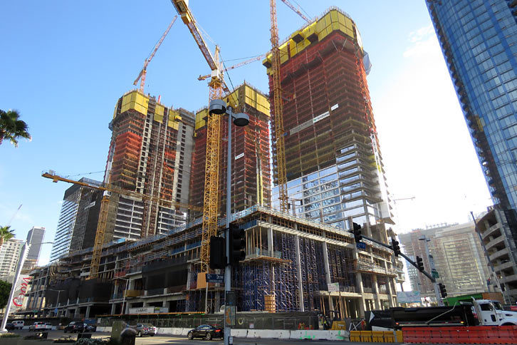 余談だけど、ロサンゼルス コンベンションセンターの位置するダウンタウンは再開発の真っ最中。街の勢いに圧倒された。