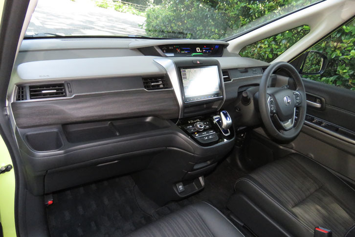 ホンダ・フリード＋ ハイブリッドEX（インストゥルメントパネルまわり）