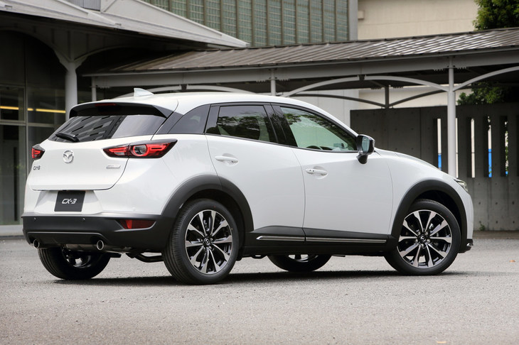 2015年のデビュー以来、コンスタントに改良が続けられてきた「マツダCX-3」だが、今回（2018年5月）施された内容は、内外装のデザイン変更に新エンジンの採用、そしてシャシーの改良と、過去最大の規模といえる。