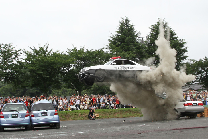 そのまま滑空して……。