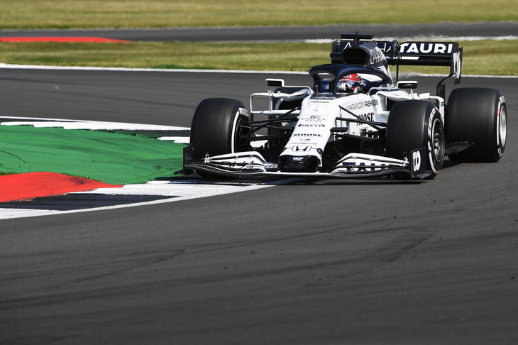 アルファタウリの2台は対照的な週末を過ごした。ここのところ好調なピエール・ガスリーは、5戦して3度目のQ3進出を果たし、トップチームのレッドブルを駆るアレクサンダー・アルボンを上回る予選7位につけた。しかしレースでは、アルボンのピットストップに合わせて自らも予定外のタイヤ交換を余儀なくされ、トラフィックの中を走行するなどしてタイヤのコンディションが悪化、ポイント圏外の11位でゴールした。一方、ダニール・クビアトは予選で16位と後方に沈むも、レースでは10位でフィニッシュし1点を獲得することとなった。（Photo=Getty Images / Red Bull Content Pool）