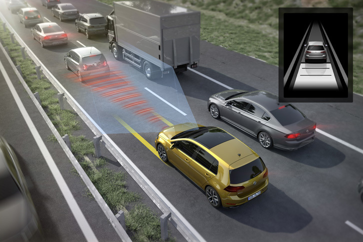 DSG仕様車では、渋滞時追従支援システム「トラフィック アシスト」付きの、アダプティブクルーズコントロールが選択できる。写真は、そのイメージ図。